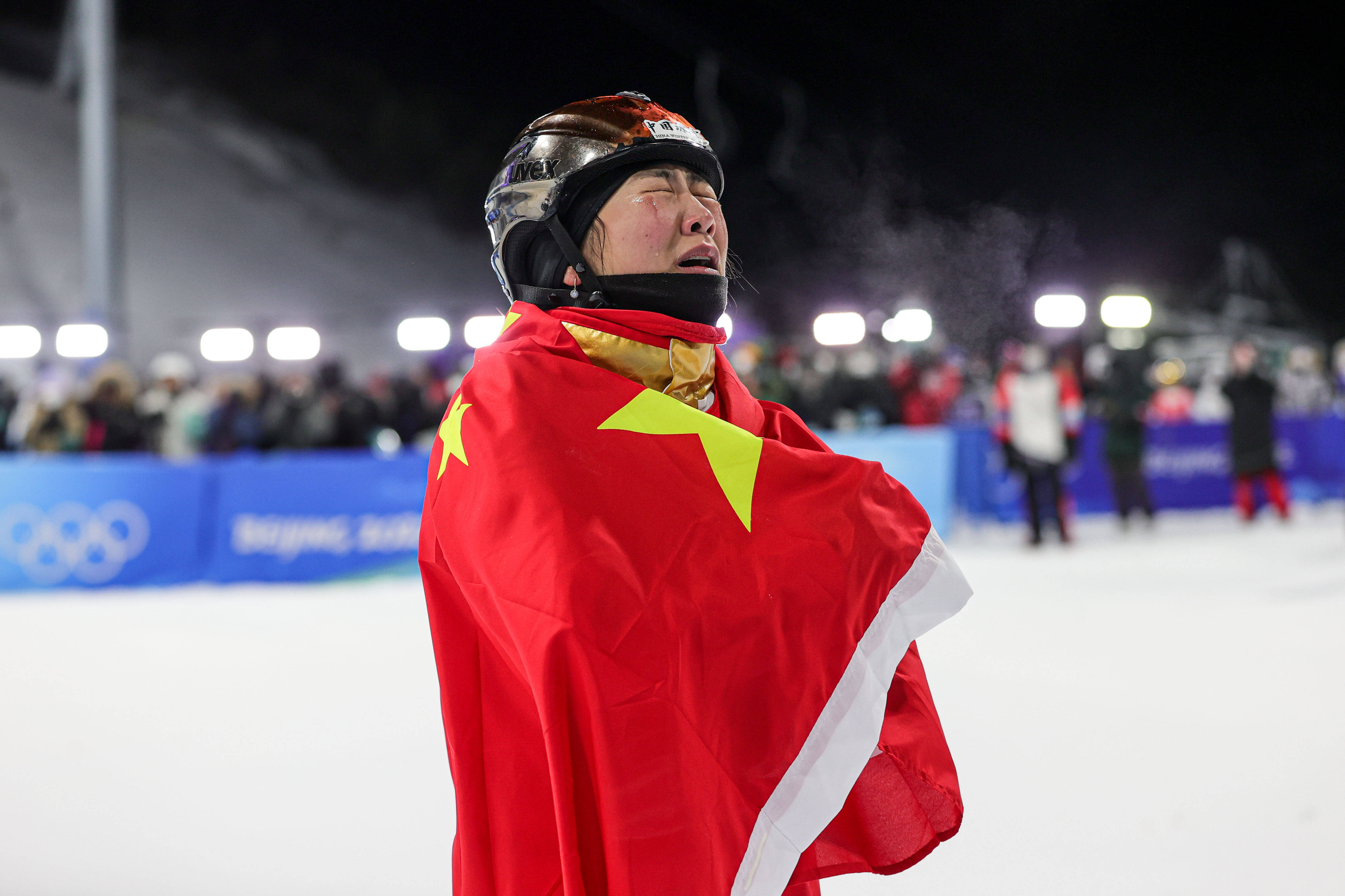 雷竞技官网：芬兰选手在自由式滑雪场地障碍中夺冠